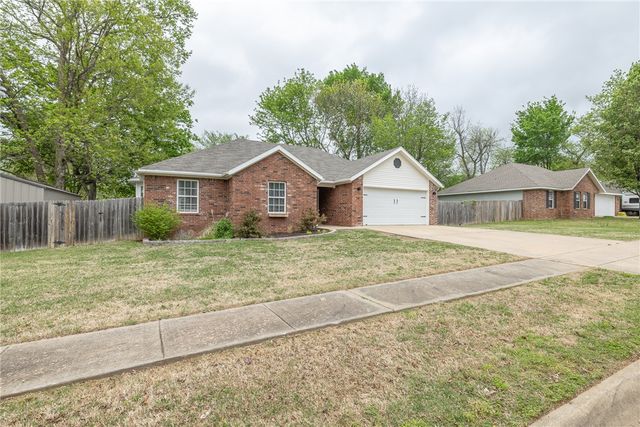 34 Saxony Street, Farmington, AR 72730