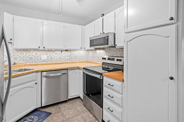 300 Shelard Parkway 303, Saint Louis Park, MN 55426