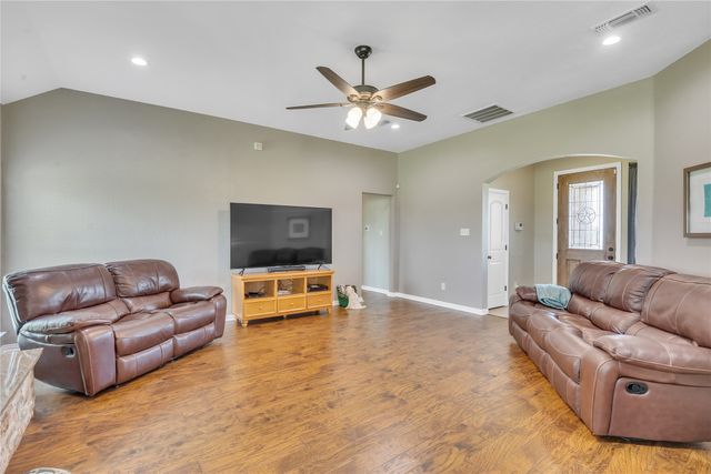 109 Falcons Eye Court, Weatherford, TX 76087