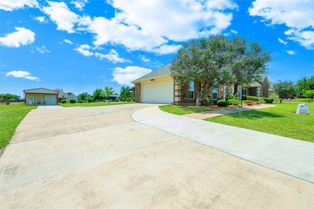 109 Falcons Eye Court, Weatherford, TX 76087