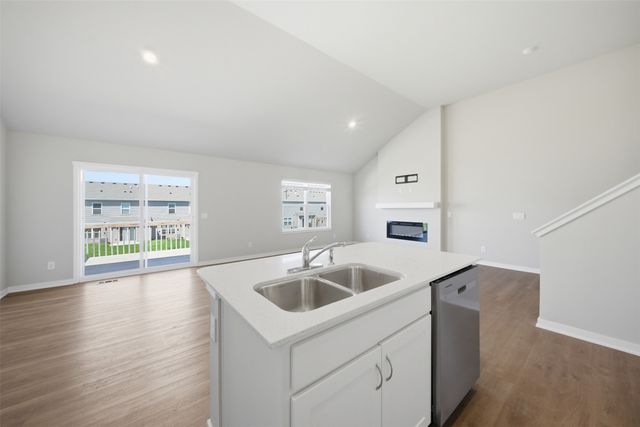 14243 Walnut Meadows Drive, Urbandale, IA 50323
