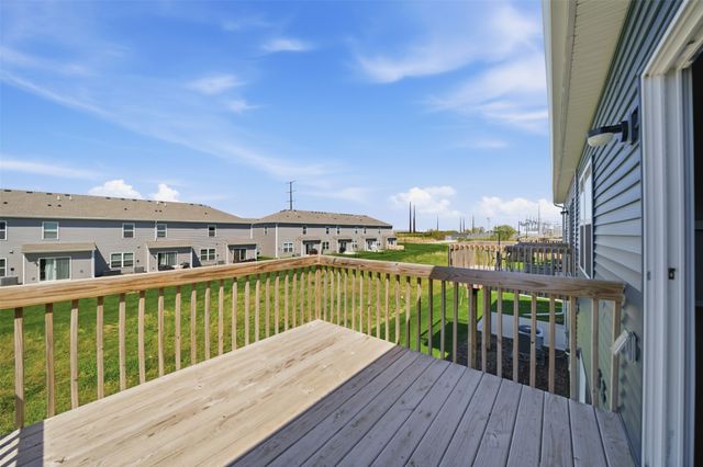 14243 Walnut Meadows Drive, Urbandale, IA 50323