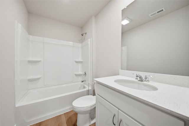 14243 Walnut Meadows Drive, Urbandale, IA 50323
