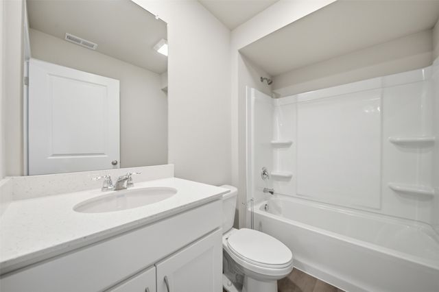 14243 Walnut Meadows Drive, Urbandale, IA 50323