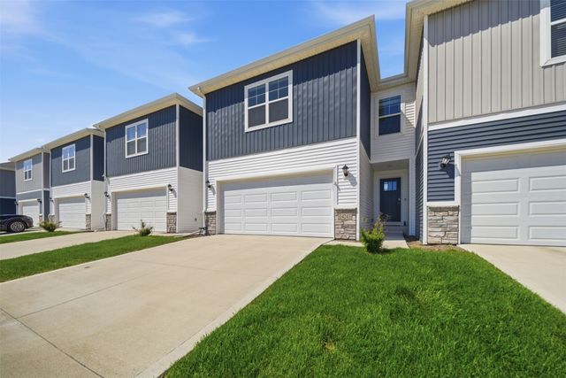 14243 Walnut Meadows Drive, Urbandale, IA 50323