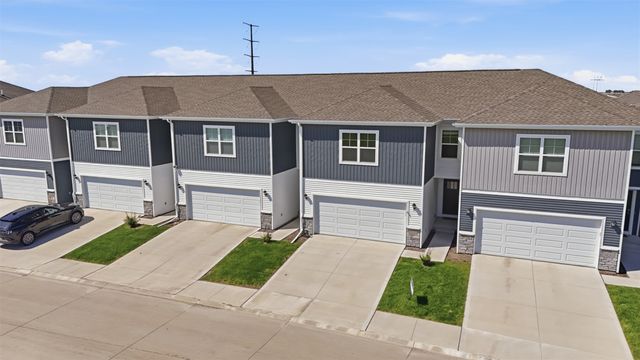 14243 Walnut Meadows Drive, Urbandale, IA 50323