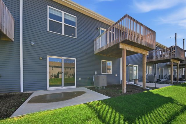 14243 Walnut Meadows Drive, Urbandale, IA 50323
