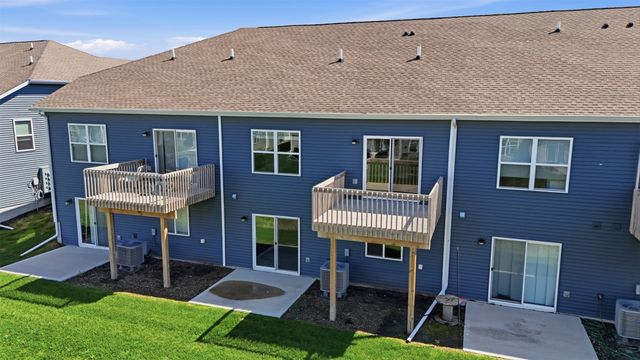 14243 Walnut Meadows Drive, Urbandale, IA 50323