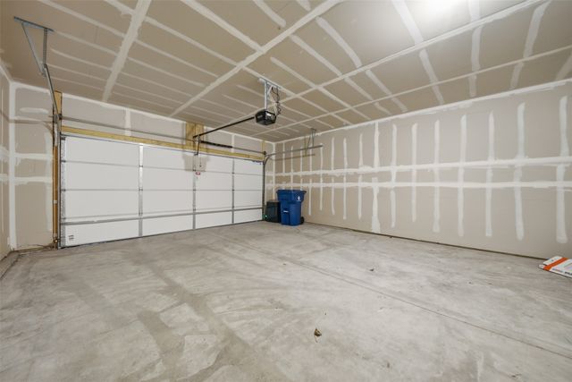 14243 Walnut Meadows Drive, Urbandale, IA 50323