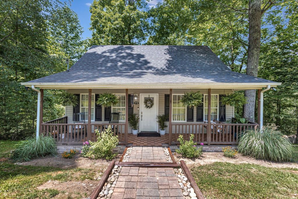 972 Jordan Cir, White Bluff, TN 37187