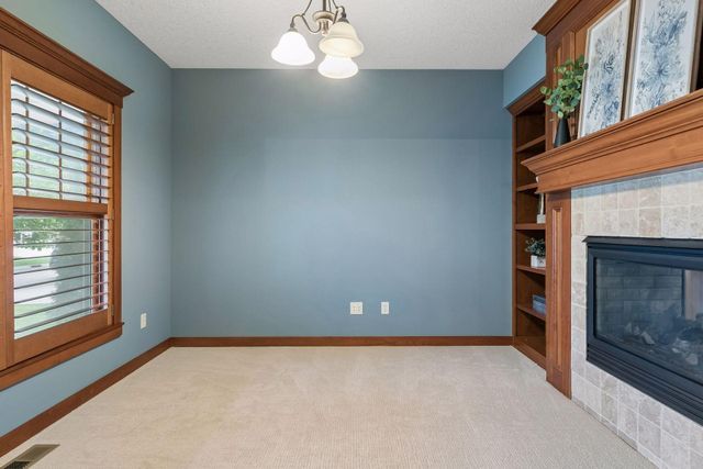 2404 Fieldstone Curve, Woodbury, MN 55129