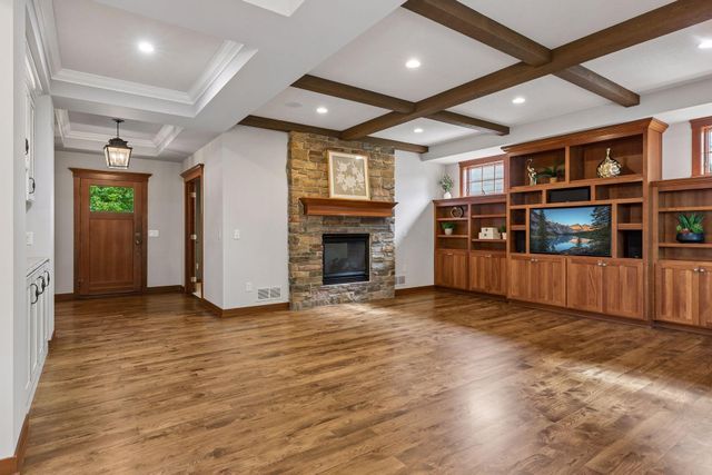 2404 Fieldstone Curve, Woodbury, MN 55129