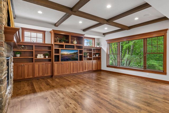 2404 Fieldstone Curve, Woodbury, MN 55129