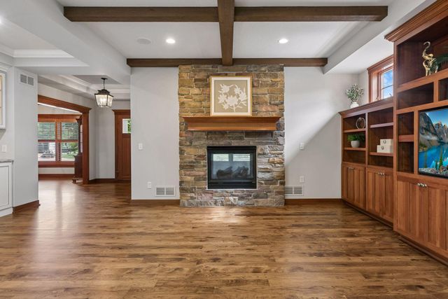 2404 Fieldstone Curve, Woodbury, MN 55129