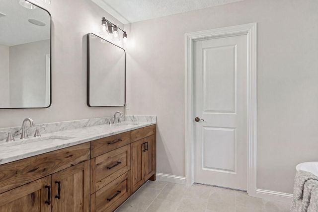 2404 Fieldstone Curve, Woodbury, MN 55129