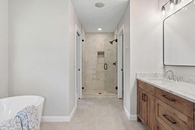 2404 Fieldstone Curve, Woodbury, MN 55129
