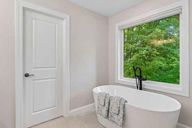 2404 Fieldstone Curve, Woodbury, MN 55129