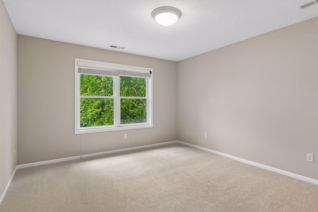 2404 Fieldstone Curve, Woodbury, MN 55129