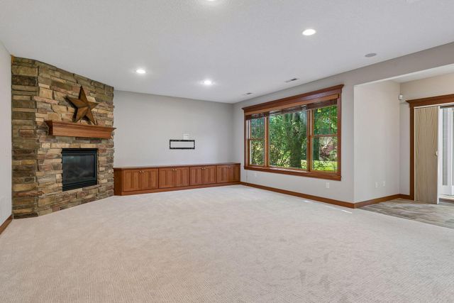 2404 Fieldstone Curve, Woodbury, MN 55129