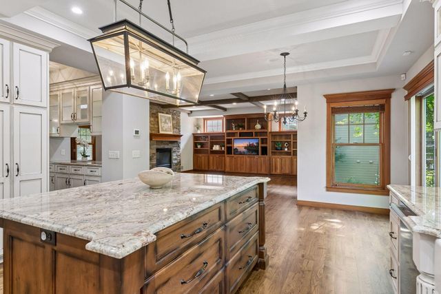 2404 Fieldstone Curve, Woodbury, MN 55129