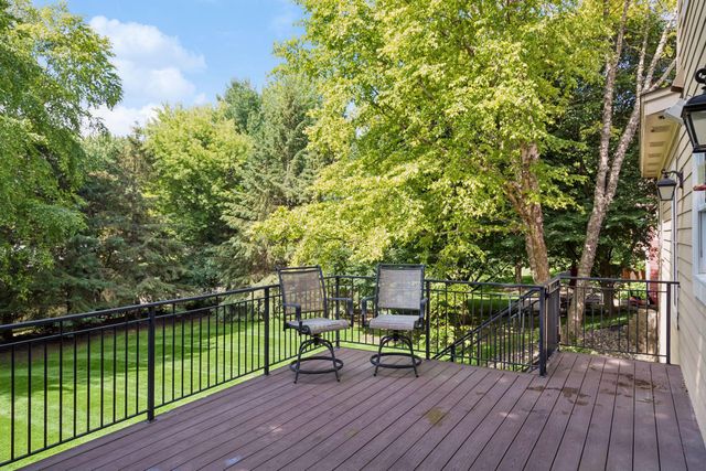 2404 Fieldstone Curve, Woodbury, MN 55129