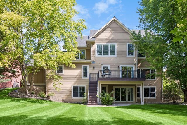 2404 Fieldstone Curve, Woodbury, MN 55129