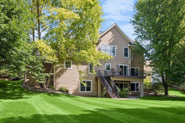 2404 Fieldstone Curve, Woodbury, MN 55129