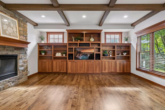 2404 Fieldstone Curve, Woodbury, MN 55129