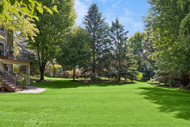2404 Fieldstone Curve, Woodbury, MN 55129