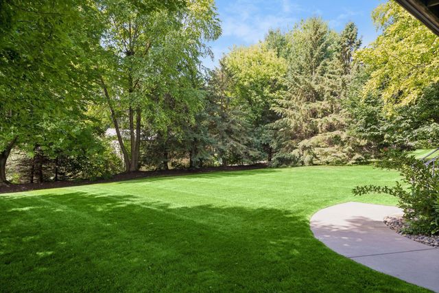 2404 Fieldstone Curve, Woodbury, MN 55129
