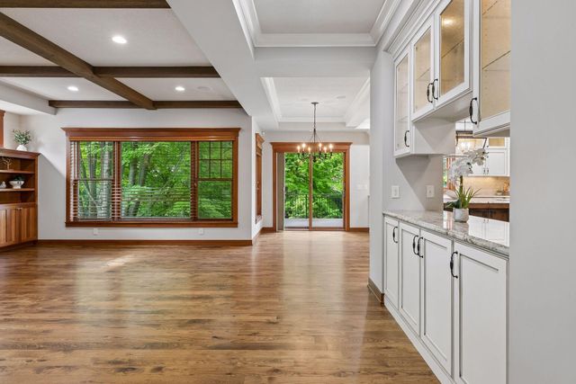 2404 Fieldstone Curve, Woodbury, MN 55129