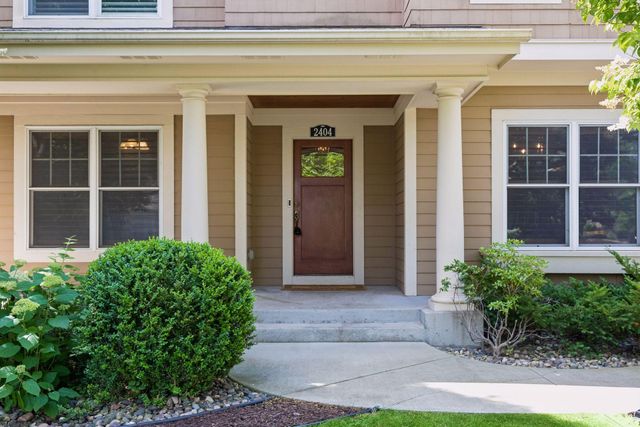 2404 Fieldstone Curve, Woodbury, MN 55129