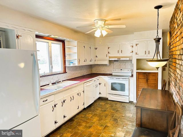 545 MORTON AVE, Rosenhayn, NJ 08352