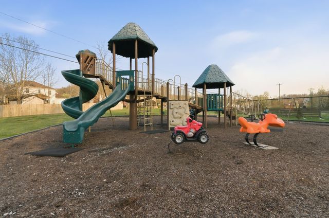 1005 Valley Cove Ct, Nashville, TN 37221