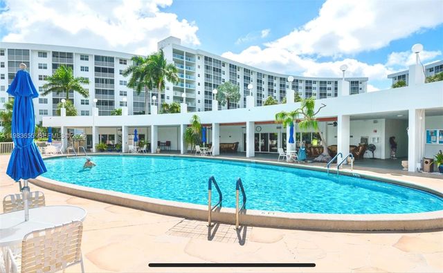 2731 NE 14th St Cswy 335, Pompano Beach, FL 33062