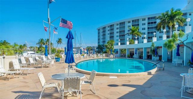 2731 NE 14th St Cswy 335, Pompano Beach, FL 33062