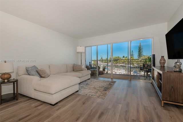 2731 NE 14th St Cswy 335, Pompano Beach, FL 33062