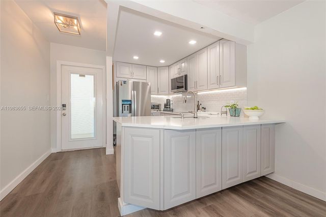 2731 NE 14th St Cswy 335, Pompano Beach, FL 33062