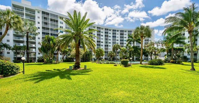 2731 NE 14th St Cswy 335, Pompano Beach, FL 33062