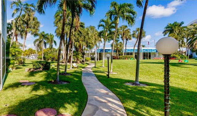 2731 NE 14th St Cswy 335, Pompano Beach, FL 33062