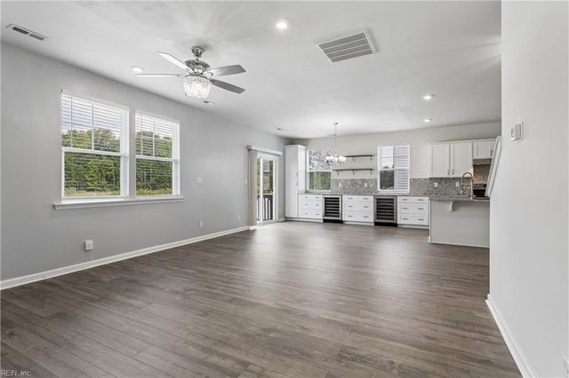 124 Meadows Landing LN, Suffolk, VA 23434