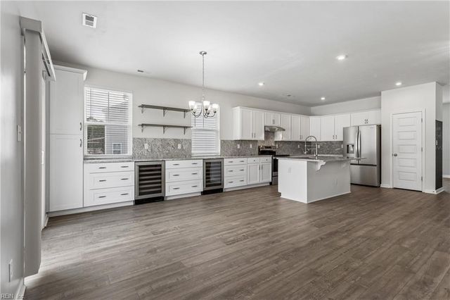 124 Meadows Landing LN, Suffolk, VA 23434