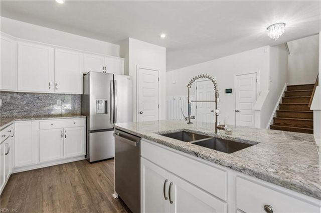 124 Meadows Landing LN, Suffolk, VA 23434