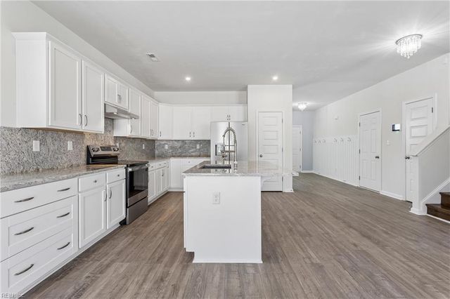 124 Meadows Landing LN, Suffolk, VA 23434