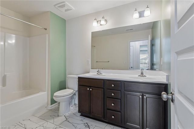 124 Meadows Landing LN, Suffolk, VA 23434