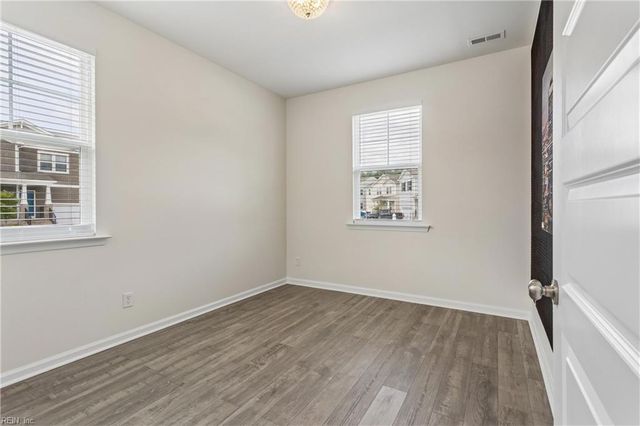124 Meadows Landing LN, Suffolk, VA 23434