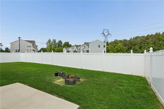 124 Meadows Landing LN, Suffolk, VA 23434