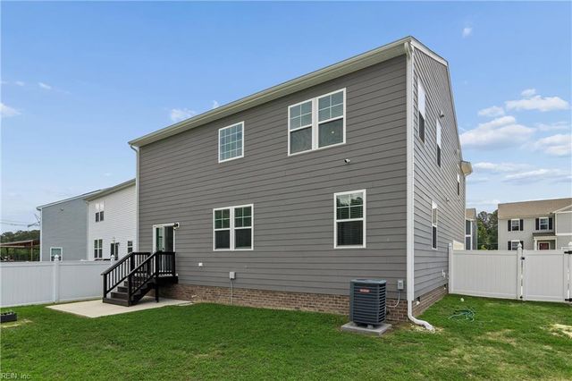 124 Meadows Landing LN, Suffolk, VA 23434