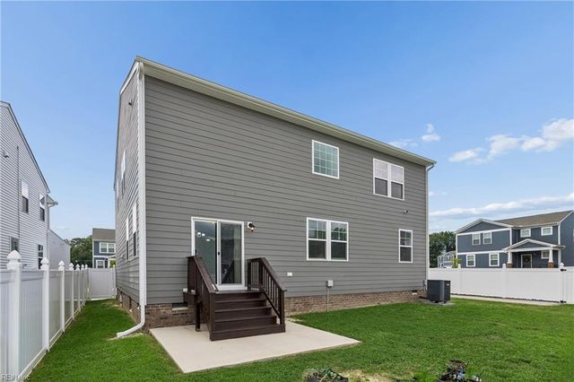 124 Meadows Landing LN, Suffolk, VA 23434