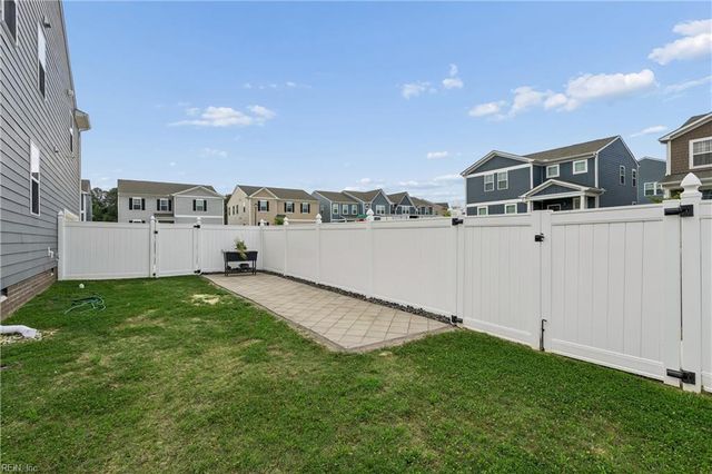 124 Meadows Landing LN, Suffolk, VA 23434